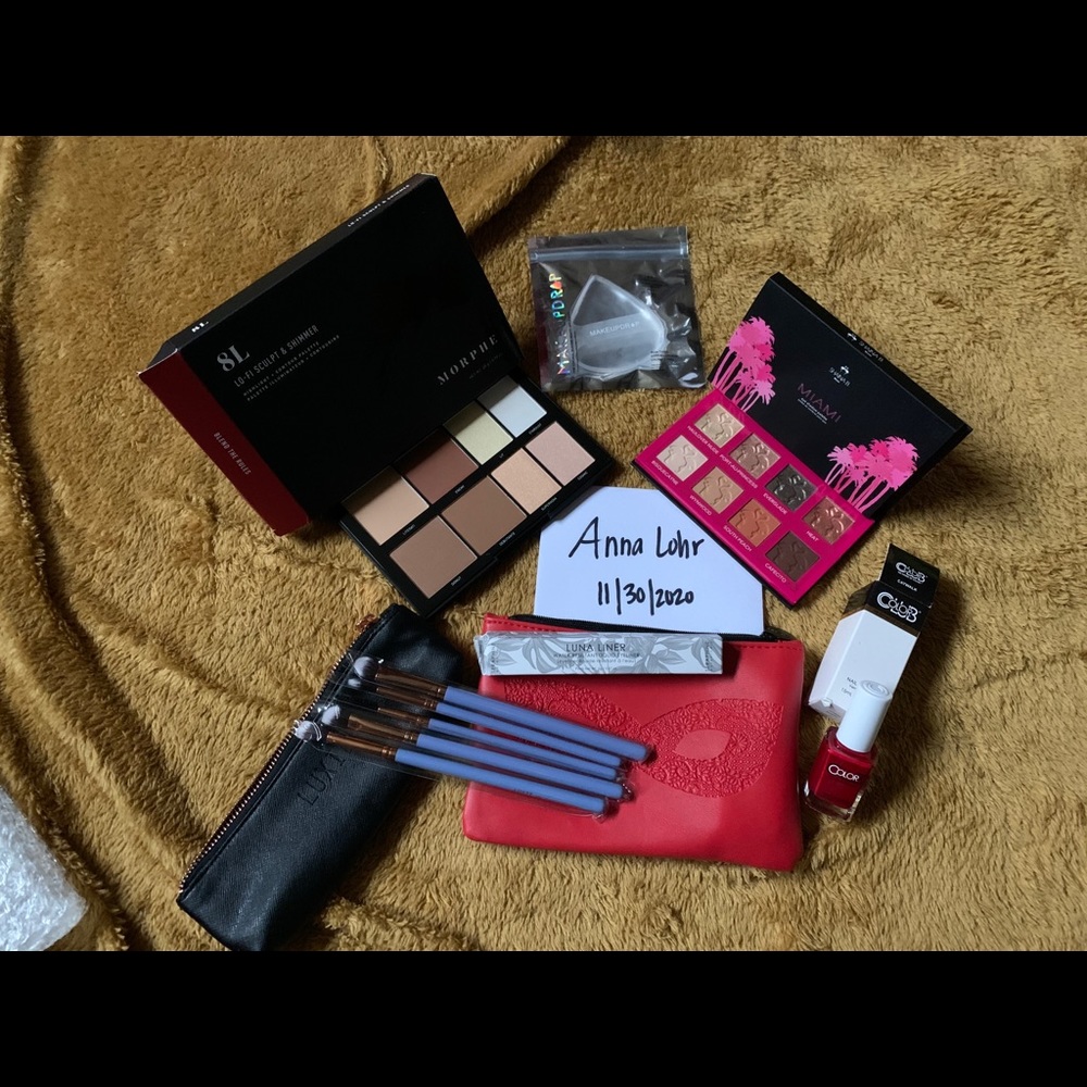 Makeup bundle